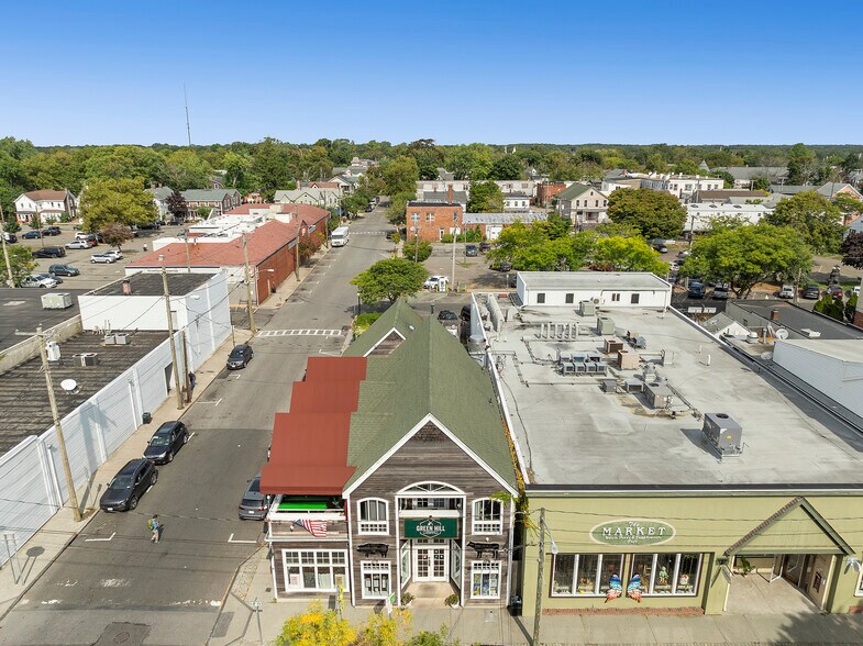 48 Front St, Greenport, NY à vendre - Aérien - Image 3 de 15