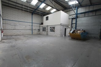 Fifth Ave, Halstead for lease Interior Photo- Image 2 of 8