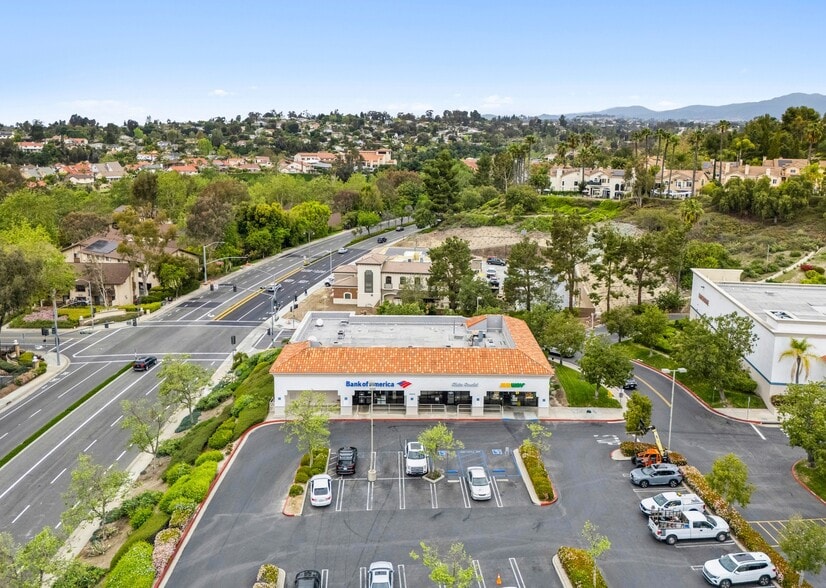 Oso Pky, Mission Viejo, CA for lease - Building Photo - Image 2 of 11