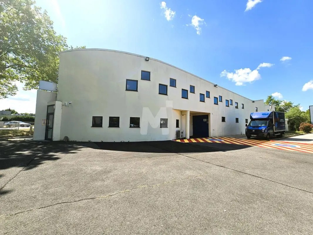 Office in Bondoufle for lease Building Photo- Image 1 of 12