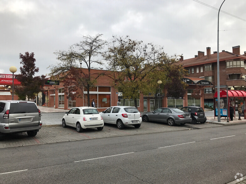 Avenida De Viñuelas, 17, Tres Cantos, Madrid à louer - Photo du b timent - Image 2 de 3