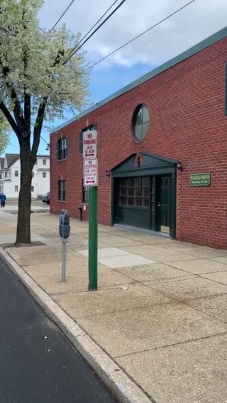 220 Mineola Blvd, Mineola, NY à louer - Vidéo sur l’inscription commerciale - Image 2 de 8