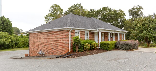 More details for 128 E Garrison Blvd, Gastonia, NC - Office for Lease