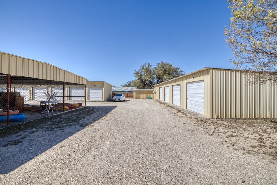 49 Encino Dr, Concan, TX for sale - Building Photo - Image 3 of 120