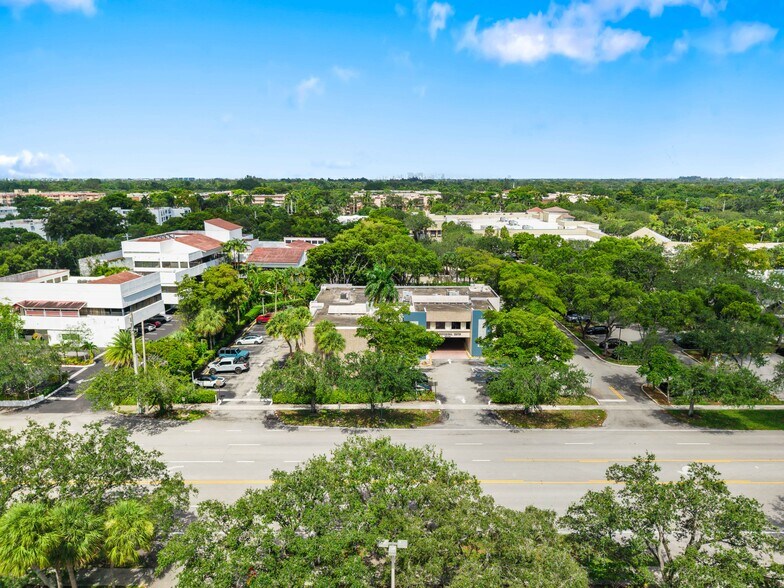 150 NW 70th Ave, Plantation, FL à louer - Photo du bâtiment - Image 2 de 12