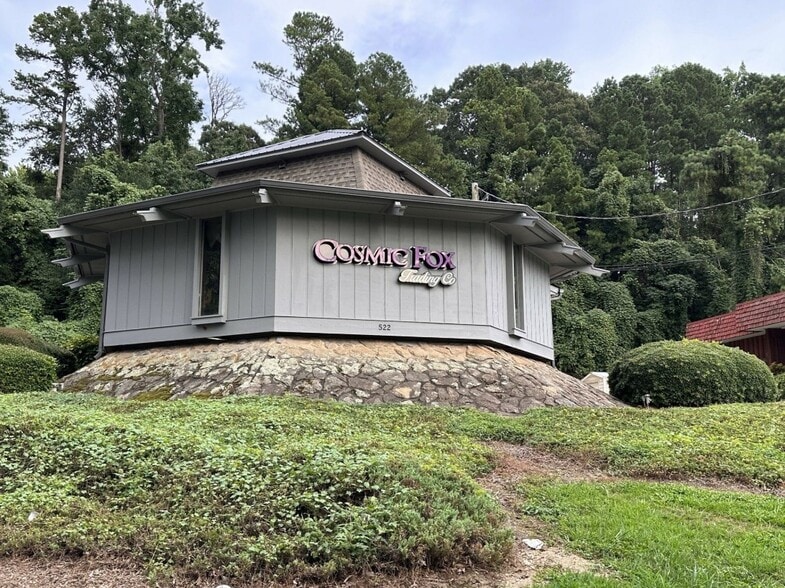 522 NE South Enota Dr, Gainesville, GA for sale - Building Photo - Image 1 of 3