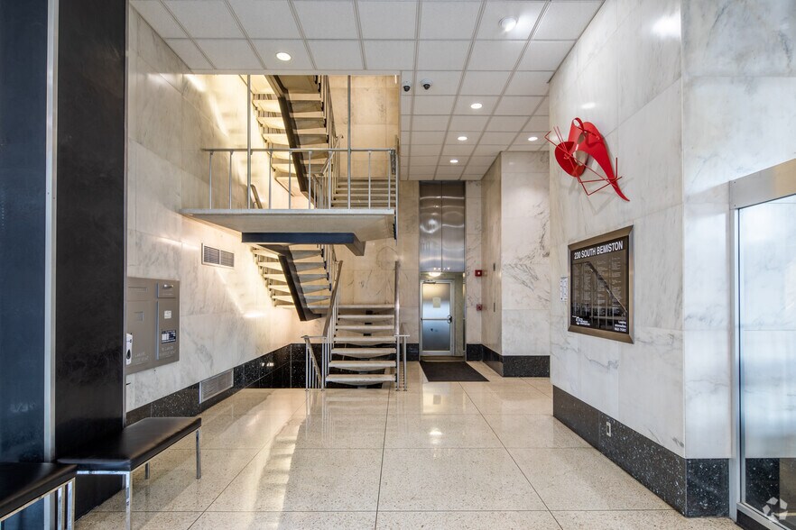 230 S Bemiston Ave, Clayton, MO à louer - Hall d’entrée - Image 2 de 9