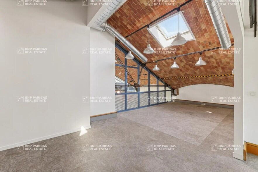 Bureau dans Marseille à louer - Photo du bâtiment - Image 3 de 19