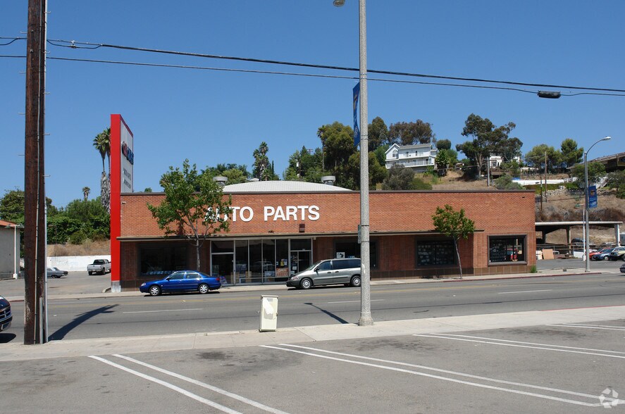 420 S Santa Fe Ave, Vista, CA à louer - Photo du bâtiment - Image 3 de 7