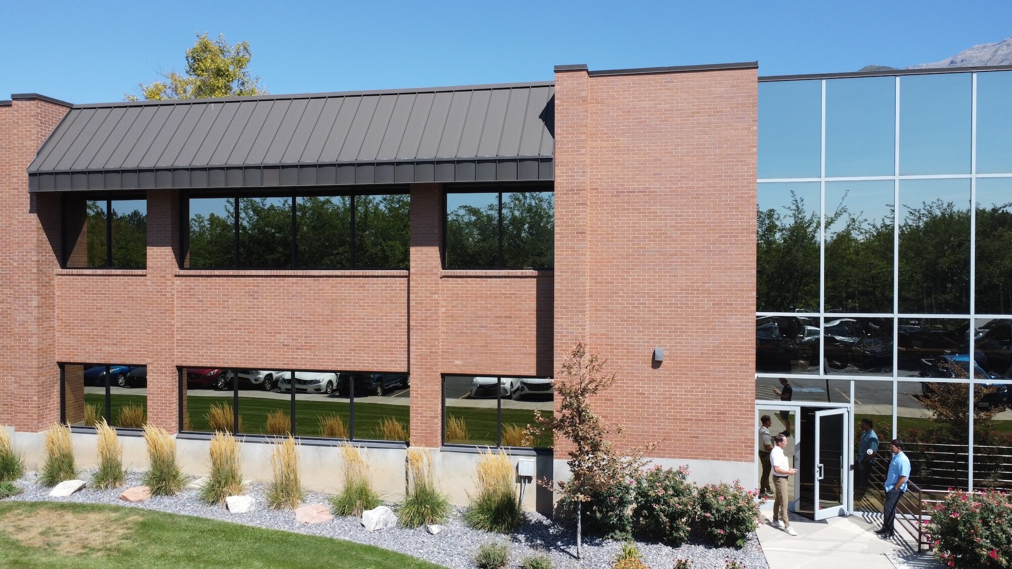 500-560 E Timpanogos Cir, Orem, UT for lease Primary Photo- Image 1 of 30