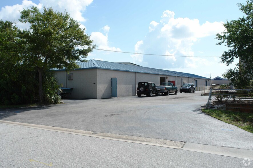 2599 22nd Ave N, Saint Petersburg, FL à louer - Photo principale - Image 2 de 11