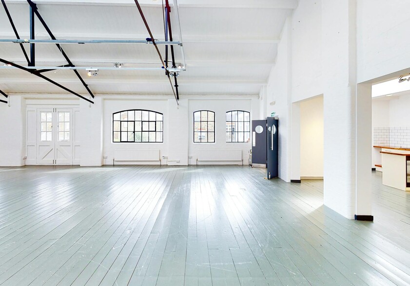 158 Hurlingham Rd, London for sale - Interior Photo - Image 3 of 5