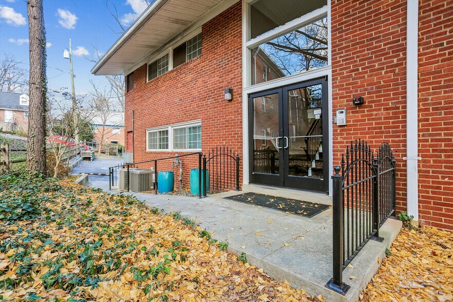 921 Prospect St, Takoma Park, MD à vendre - Photo du bâtiment - Image 2 de 36