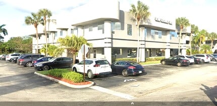 10011-10031 Pines Blvd, Pembroke Pines, FL for lease Interior Photo- Image 1 of 5