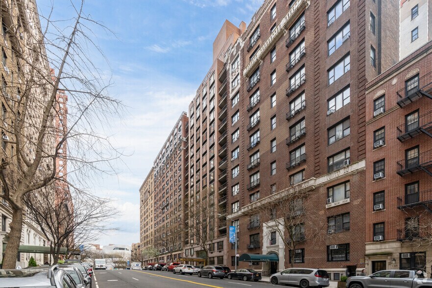 130 W 79th St, New York, NY à louer - Photo du bâtiment - Image 2 de 9