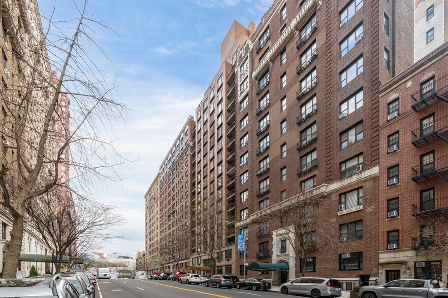 130 W 79th St, New York, NY à louer - Photo du bâtiment - Image 2 de 9