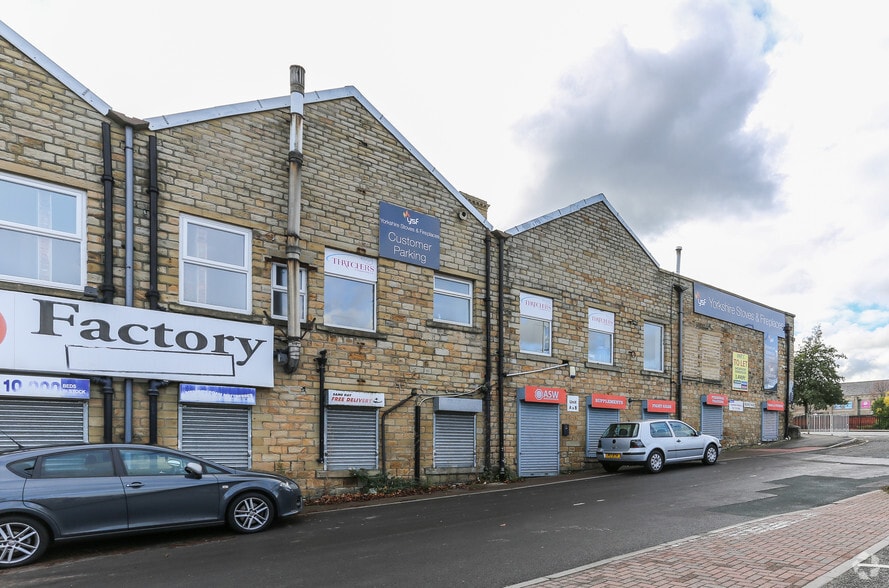 80 Leeds Rd, Huddersfield for lease - Building Photo - Image 3 of 5