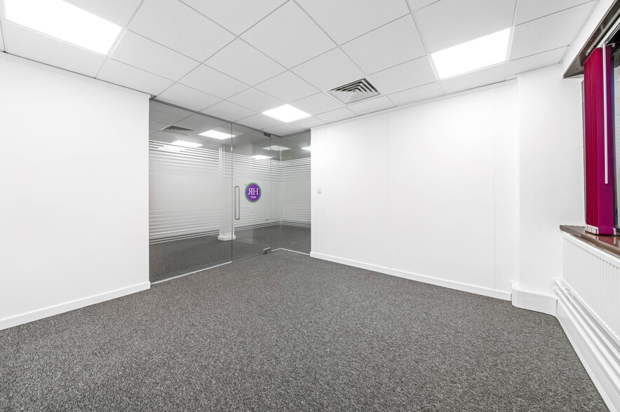 Hargreaves Rd, Swindon for lease - Interior Photo - Image 3 of 6