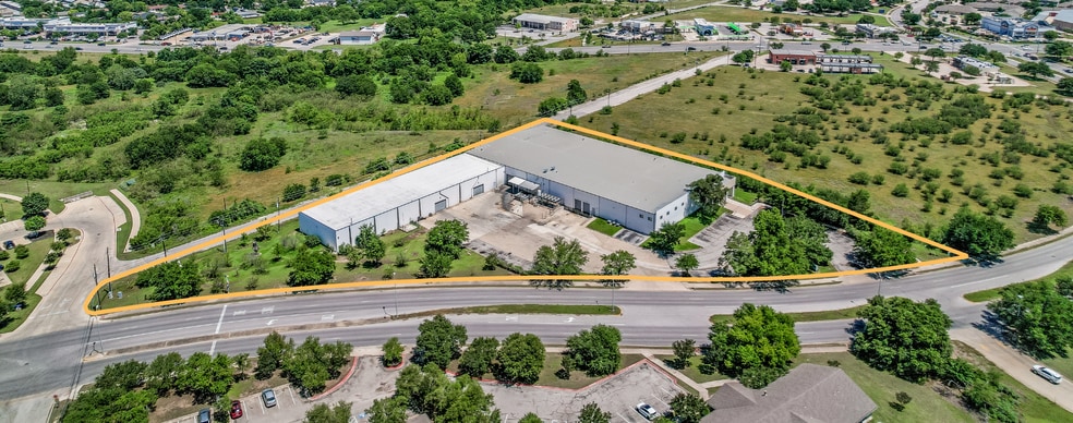 400 S Heatherwilde Blvd, Pflugerville, TX for lease - Building Photo - Image 2 of 12