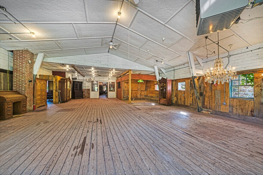 Prospect Hill Estate 14.3 +/- Acres portefeuille de 4 propriétés à vendre sur LoopNet.ca - Photo du bâtiment - Image 3 de 68