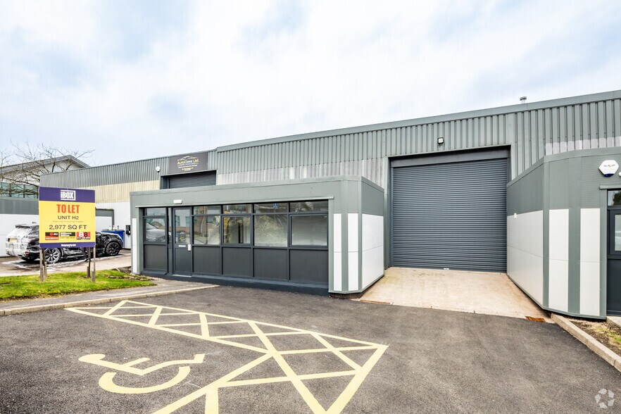 H1-H3 Tudor Rd, Altrincham à louer - Photo du bâtiment - Image 2 de 3
