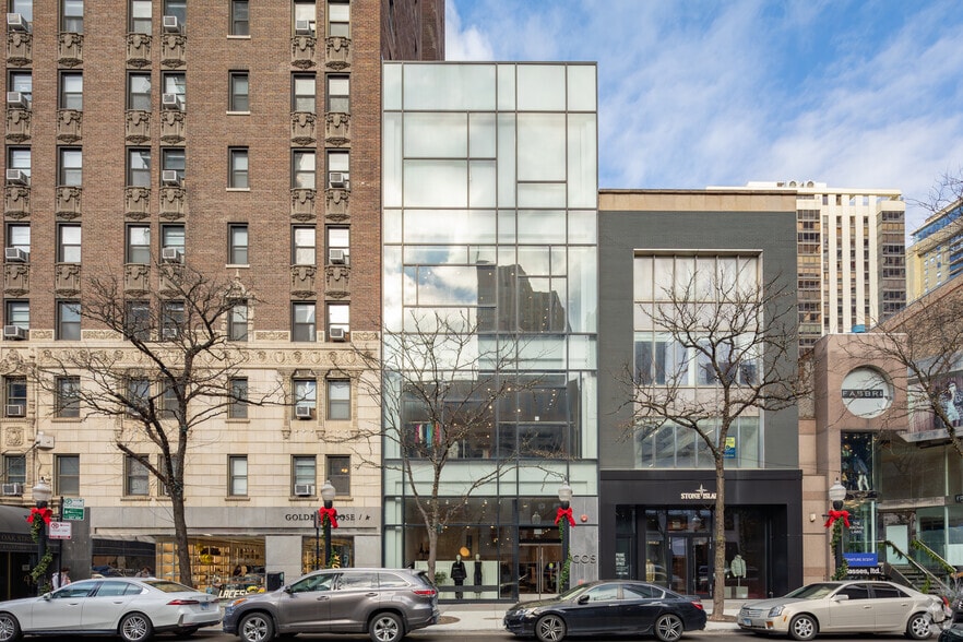 46 E Oak St, Chicago, IL for lease - Primary Photo - Image 1 of 4