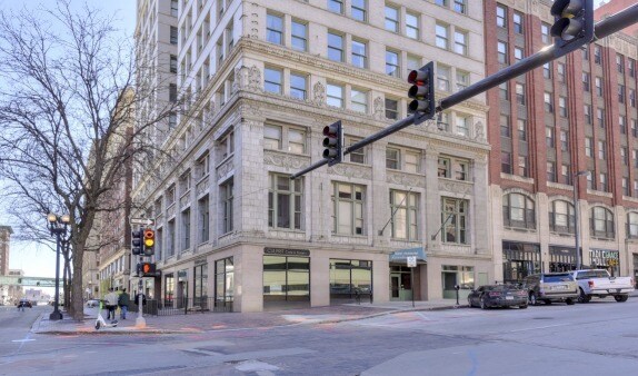 Units 201, 301, + Parking! portfolio of 2 properties for sale on LoopNet.ca Building Photo- Image 1 of 7