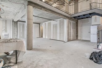 5229 Boul Décarie, Montréal, QC for sale Interior Photo- Image 2 of 2