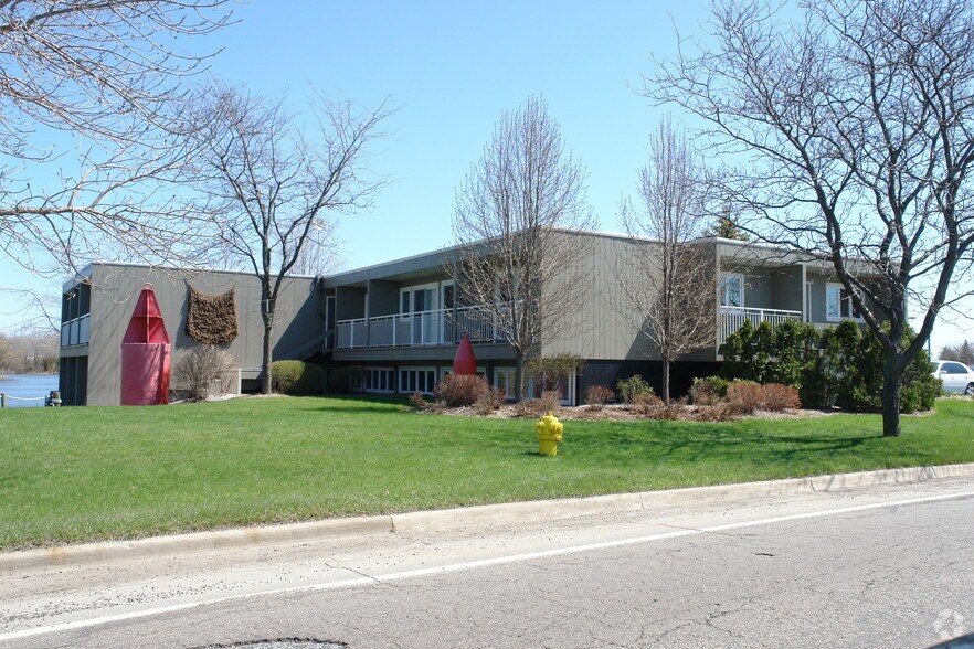 3737 Lake Eastbrook Blvd SE, Grand Rapids, MI à louer - Photo du bâtiment - Image 2 de 2