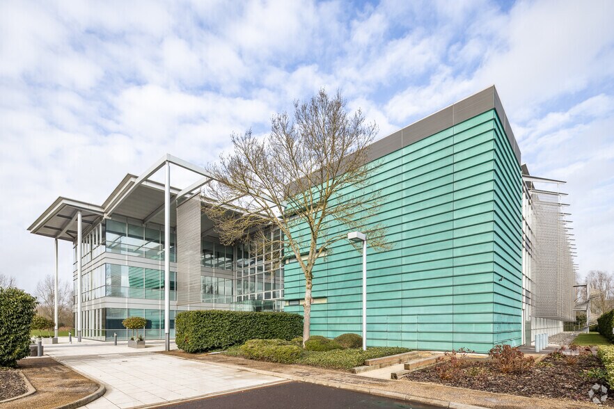 300 Brook Dr, Reading à louer - Photo du bâtiment - Image 3 de 16