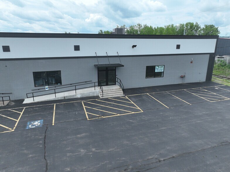 6804 Manlius Center Rd, East Syracuse, NY à louer - Photo du bâtiment - Image 3 de 7