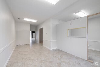 1620-1646 SE Village Green Dr, Port, Port Saint Lucie, FL for lease Interior Photo- Image 2 of 7