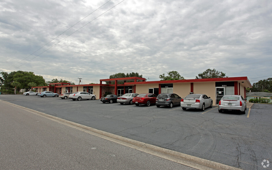 501-527 S Paula Dr, Dunedin, FL à louer - Photo du bâtiment - Image 3 de 26