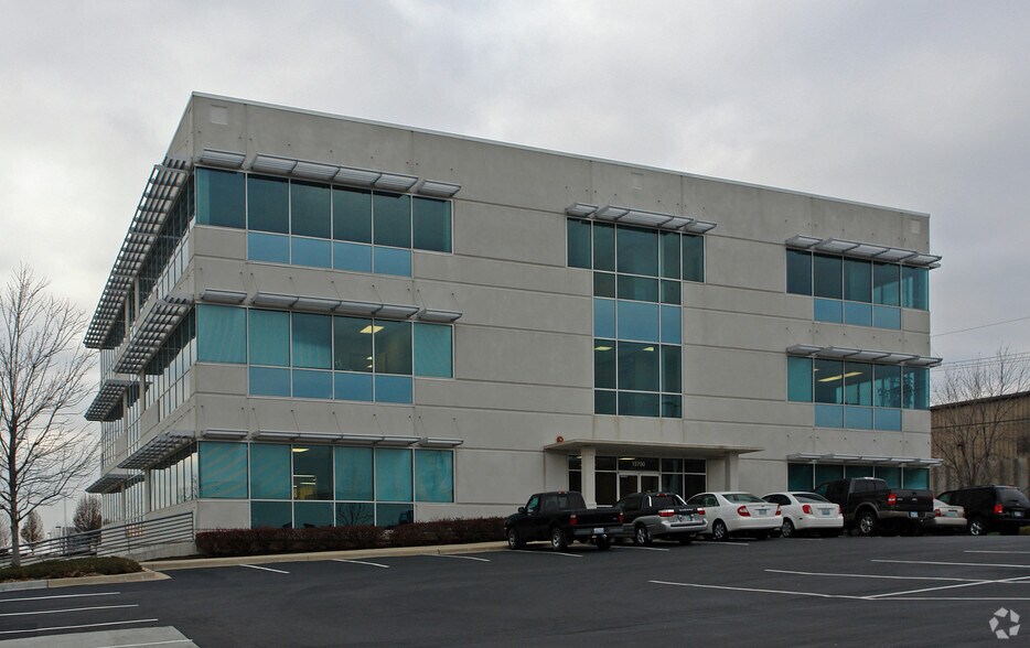 15700 College Blvd, Lenexa, KS à louer - Photo du bâtiment - Image 3 de 10