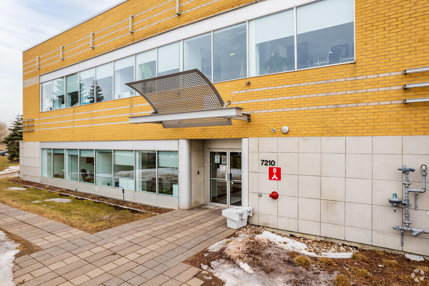 7210-7220 Rue Frederick-Banting, Saint-Laurent, QC for sale - Building Photo - Image 3 of 12