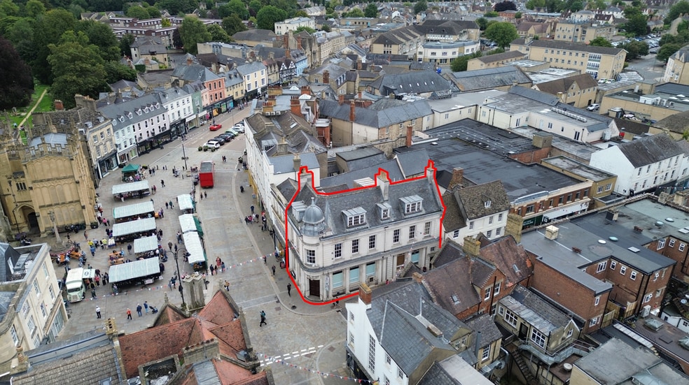 2 Market Pl, Cirencester à vendre - Photo du bâtiment - Image 2 de 10