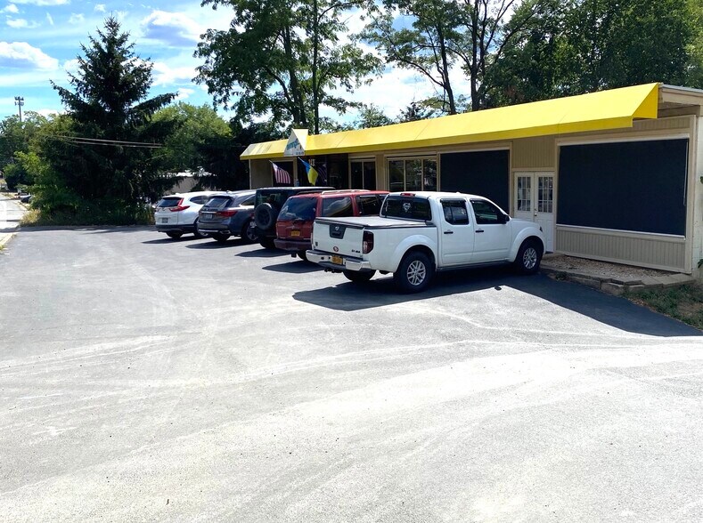 2435 Windsor Highway, New Windsor Township, NY à vendre - Photo du bâtiment - Image 2 de 2
