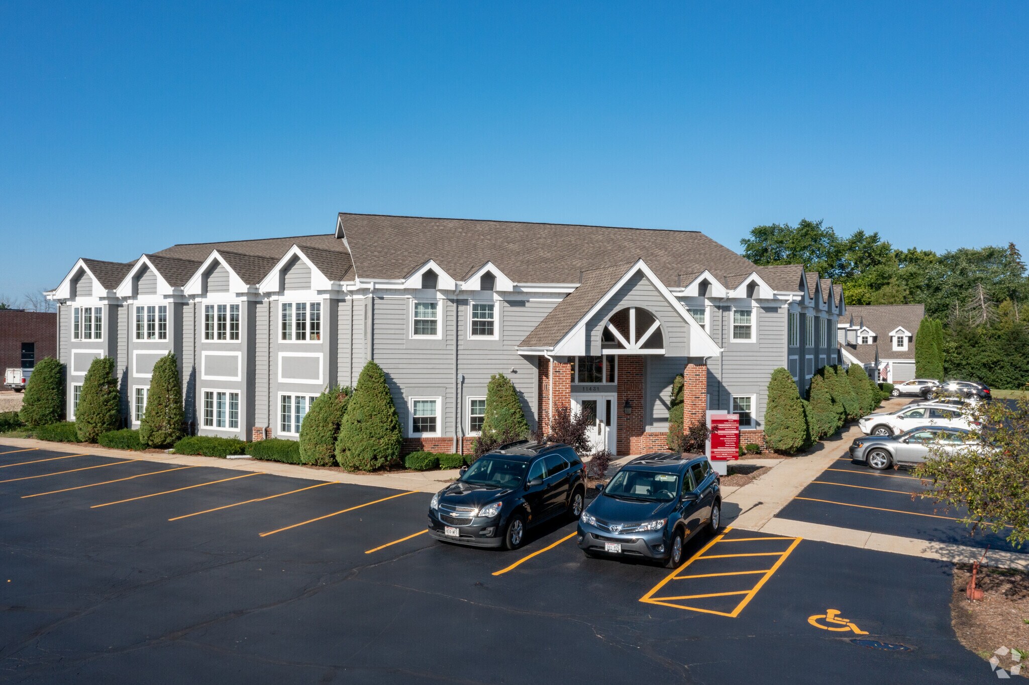 11431 N Port Washington Rd, Thiensville, WI à louer Photo principale- Image 1 de 9