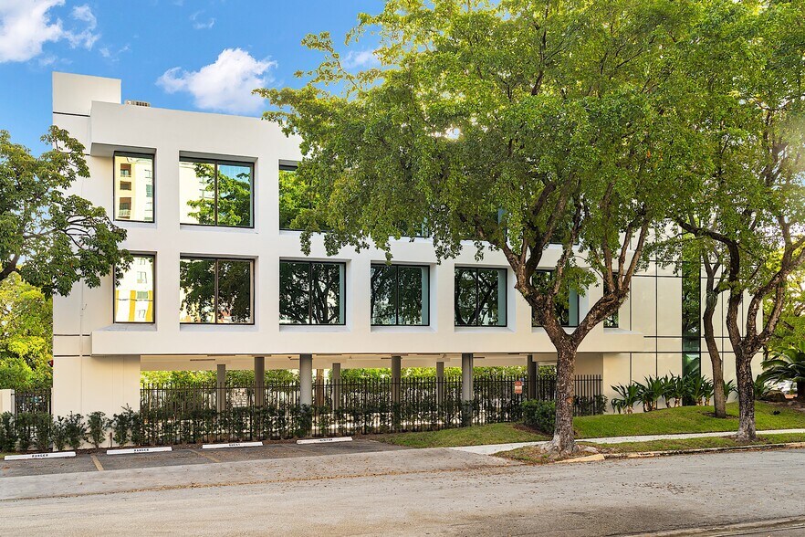 805 E Broward Blvd, Fort Lauderdale, FL à louer - Photo du bâtiment - Image 3 de 11