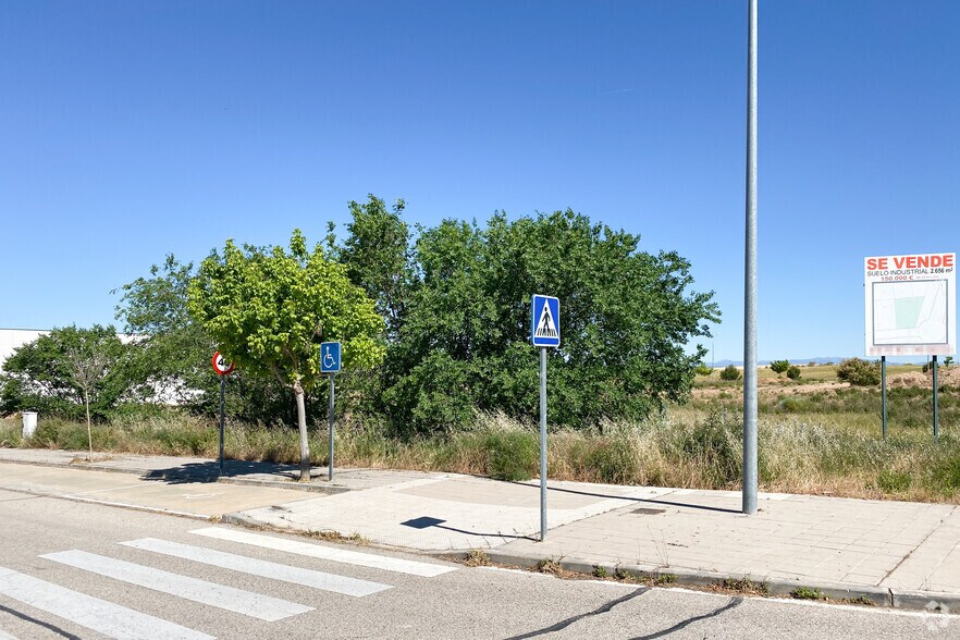 Calle del Cobre, 13, Chiloeches, Guadalajara for sale - Building Photo - Image 2 of 2