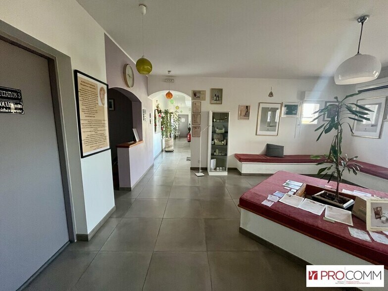 Office in Saint-Rémy-de-Provence for lease - Interior Photo - Image 2 of 7