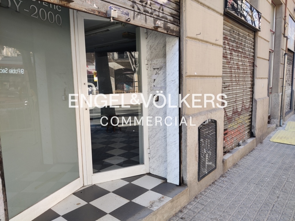 Barcelona, BAR 08015 - Unit 10 - - Interior Photo - Image 2 of 14