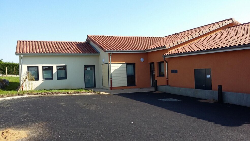 914 Grand'Rue, Lacenas for lease - Building Photo - Image 3 of 3