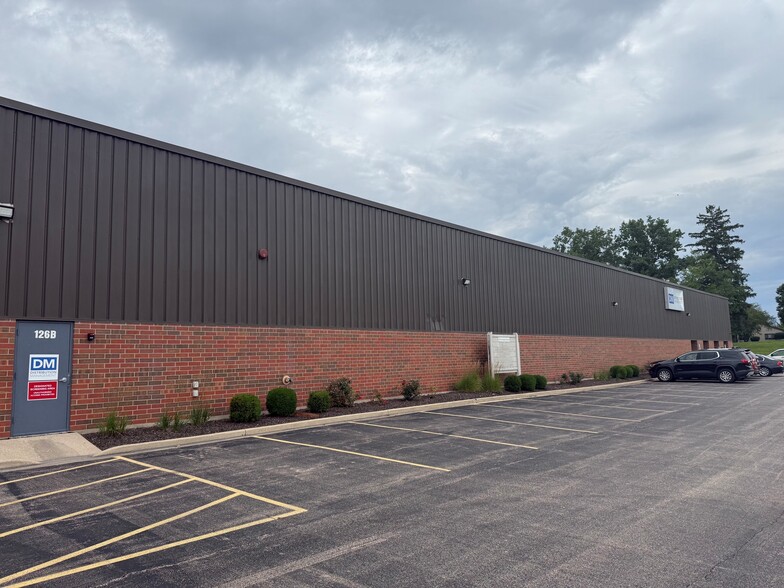 126 Kirkland Cir, Oswego, IL à louer - Photo du bâtiment - Image 3 de 6
