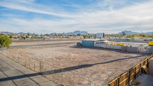 Plus de détails pour 721 E Lake Mead Pkwy, Henderson, NV - Terrain à louer
