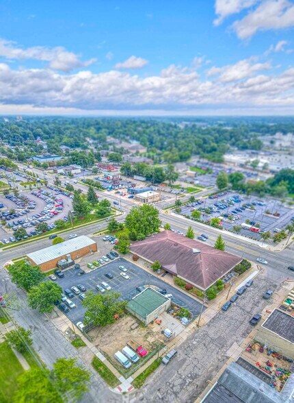 900 E Michigan Ave, Jackson, MI à louer - Photo du bâtiment - Image 3 de 43