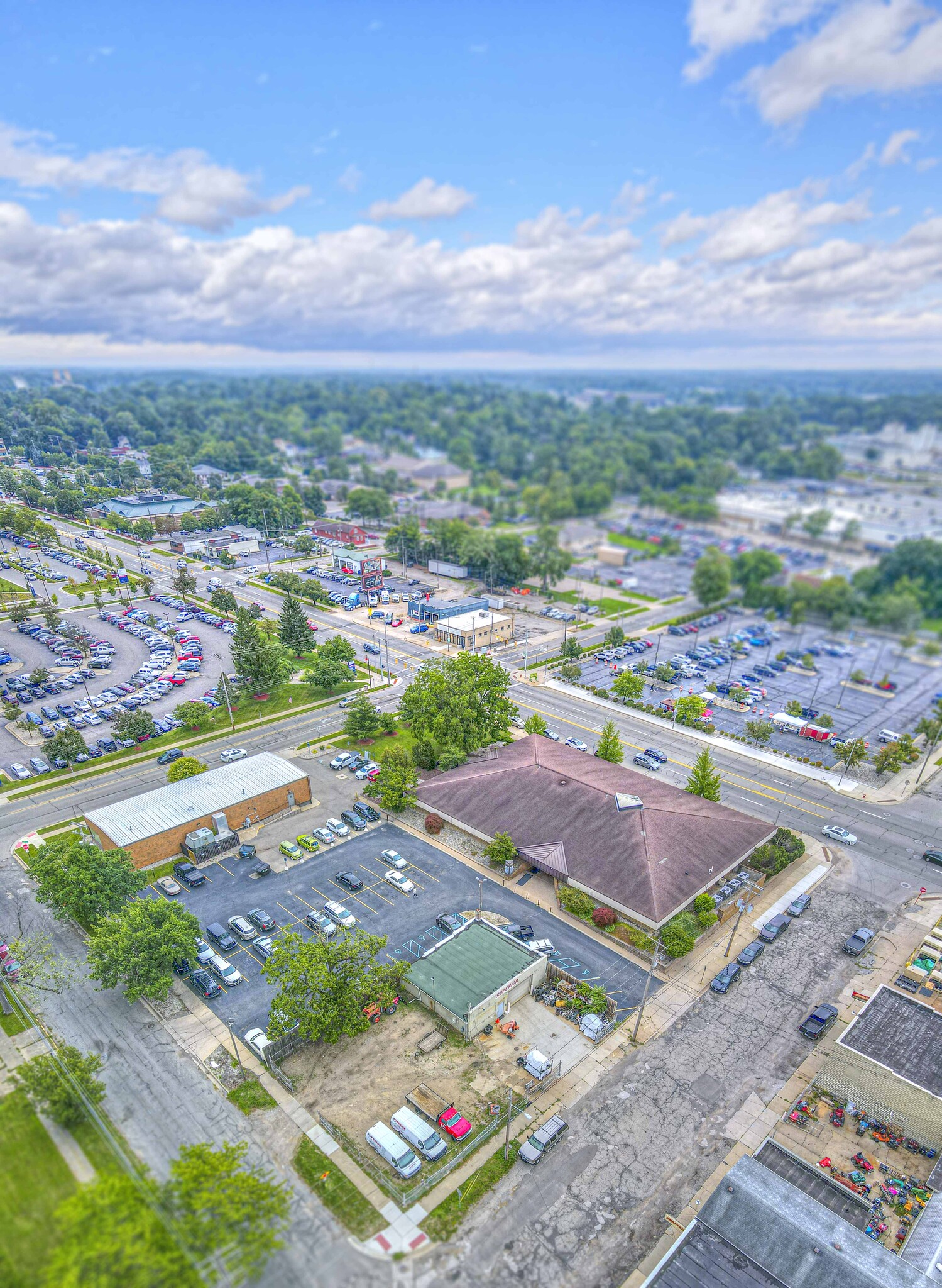 900 E Michigan Ave, Jackson, MI for sale Primary Photo- Image 1 of 37