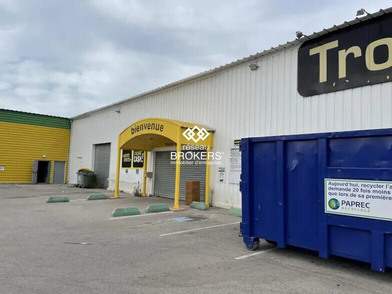 Retail in Marignane for sale - Building Photo - Image 2 of 10