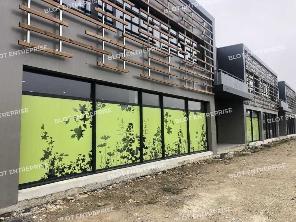 Retail in Landerneau for lease Building Photo- Image 1 of 12