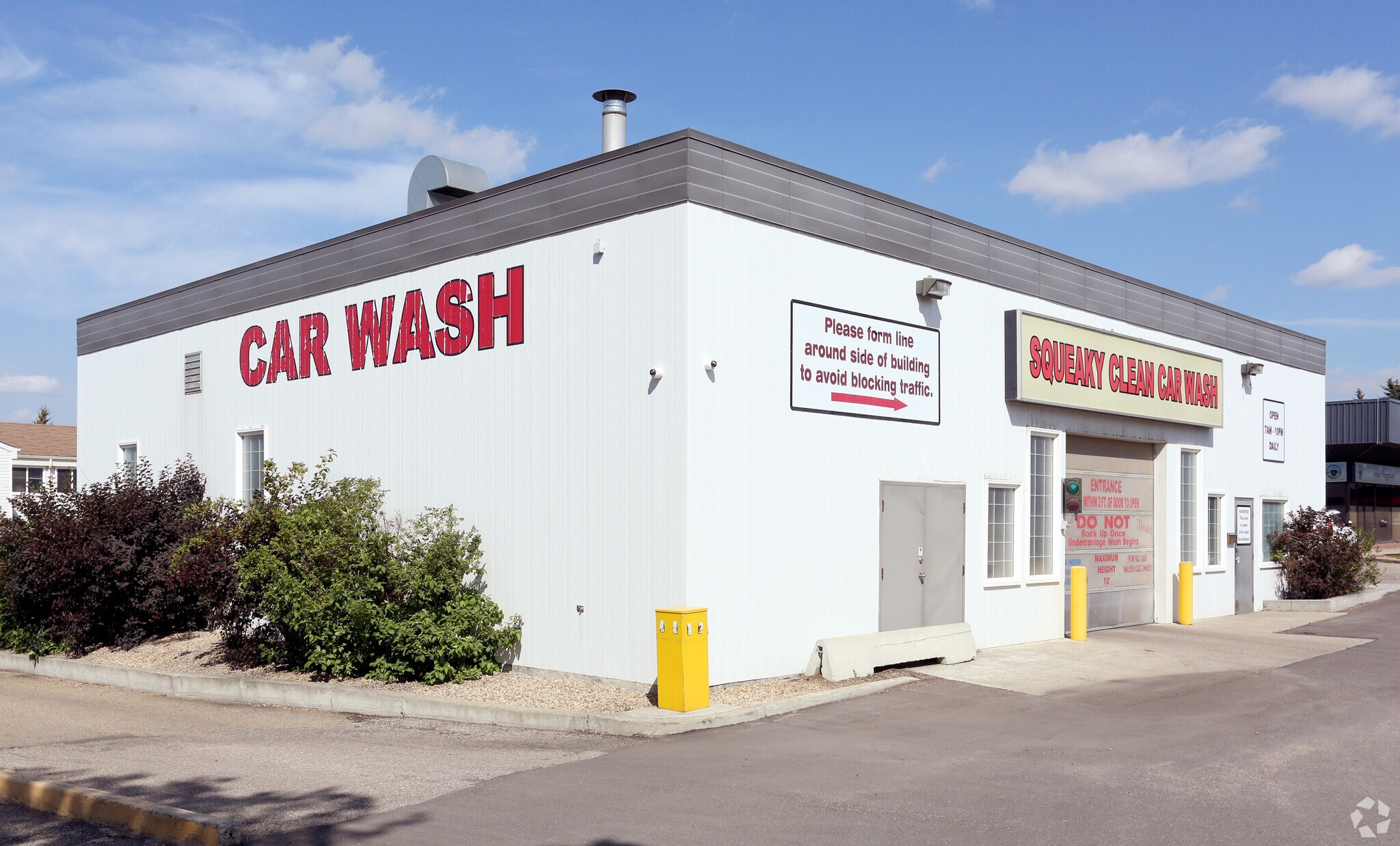 5689 Riverbend Rd NW, Edmonton, AB for sale Primary Photo- Image 1 of 1